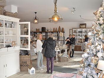 Wo einst eine Bäckerei mit Café war, geht's jetzt ums "Wohlfühl-Wohnen". Fünf Jahre Leerstand sind vorbei.  Fotos: Bernhard Panzer