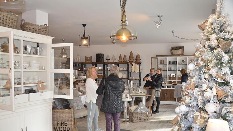 Wo einst eine Bäckerei mit Café war, geht's jetzt ums "Wohlfühl-Wohnen". Fünf Jahre Leerstand sind vorbei.  Fotos: Bernhard Panzer