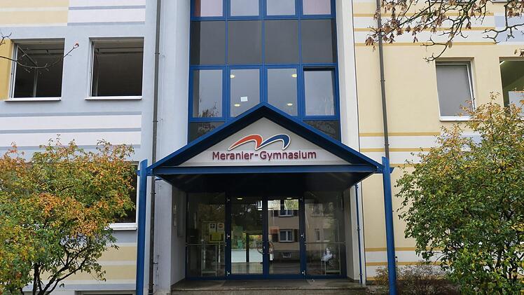 Am Meranier-Gymnasium sind 54 Schüler und neun Lehrer in Quarantäne. Fotos: Bettina Dirauf