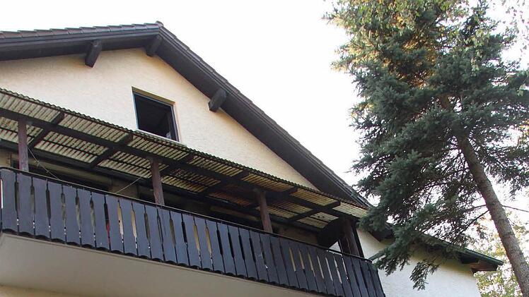 Auf diesen Balkon retteten sich die Bewohner.