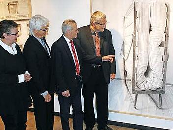 Die Ausstellung "Die sieben Werke der Barmherzigkeit" soll zum Nachdenken anregen.  Foto: Veronika Schadeck