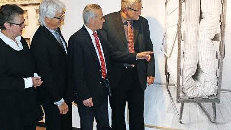 Die Ausstellung "Die sieben Werke der Barmherzigkeit" soll zum Nachdenken anregen.  Foto: Veronika Schadeck