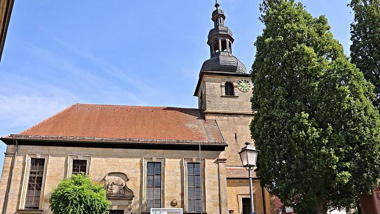 Die in den Jahren 1721/22 erbaute St. Bartholomäus-Kirche in Memmelsdorf ist derzeit geschlossen. Stuck droht von der Decke großflächig herunter zu fallen. Foto: Helmut Will