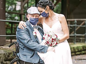Der Kellerwald ist ein wichtiges Symbol ihrer Liebe: Christian und Nicole Feeß aus Forchheim. Foto: Inna Langer