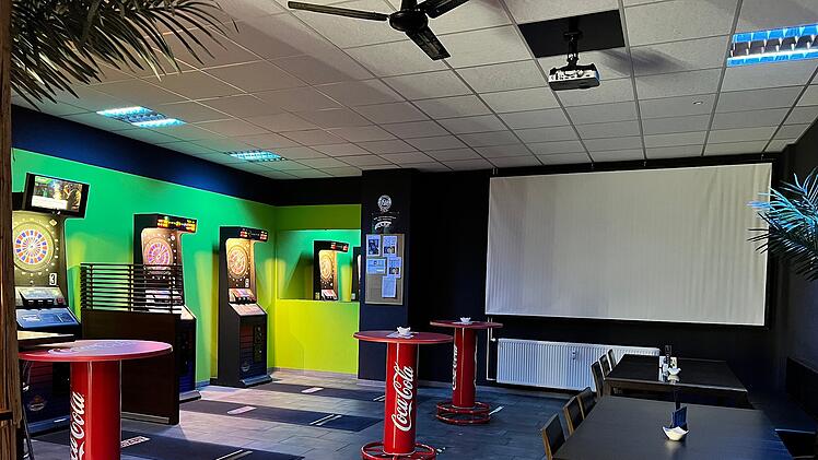 Höchstadt: Stammgäste übernehmen "Bistro-Café-Treff" - junges Paar in ungewohnter Rolle