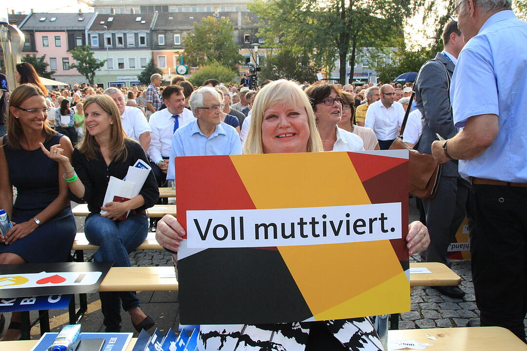 Jubel und Pfiffe für Angela Merkel in Erlangen