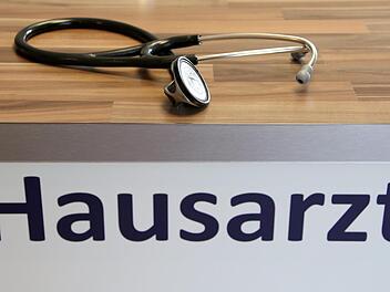 Die Sorge zum die Zukunft der Praxis von Dr. Joachim Druschke hat im Stadtrat zu Diskussionen um die Zukunft der medizinischen Versorgung in Rödental geführt.CT Archiv