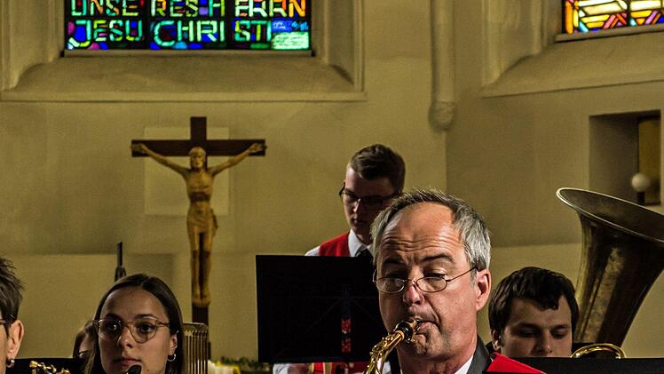 Reichlich Applaus erhielt das Musikverein Stadt Rödental unter Leitung von Lena Wegener bei seinem Konzert in der Heilig-Kreuz-Kirche Coburg.Foto: Jochen Berger