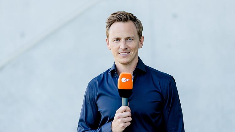 Jochen Breyer moderiert den ersten DFB-Pokal-Abend der neuen Saison im ZDF.