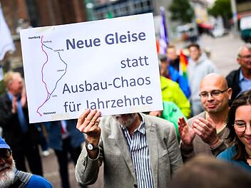 Demonstration f&uuml;r Bahn-Neubaustrecke Hamburg-Hannover