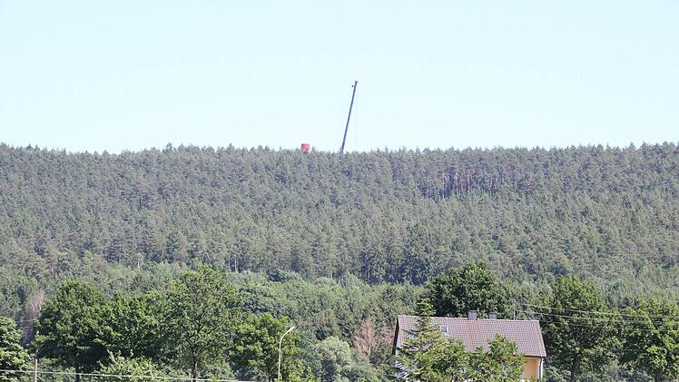Von Hain aus sind die Windräder sehr gut zu sehen.  Foto: Friedwald Schedel