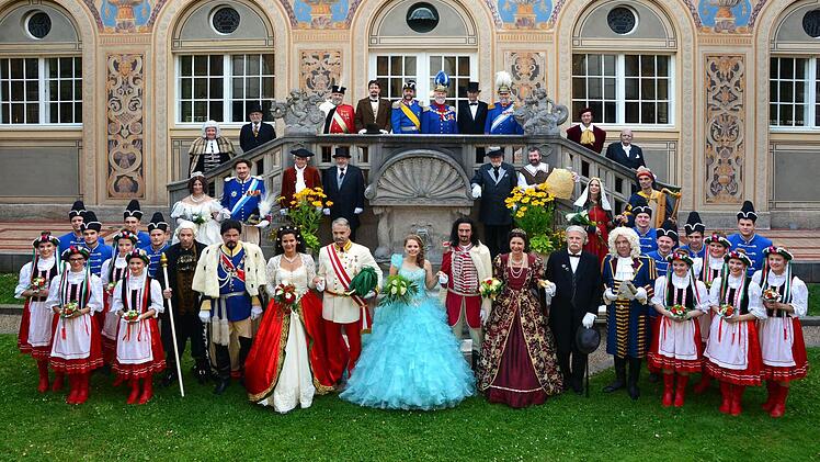 Die historischen Persönlichkeiten im Schmuckhof  Foto: Peter Rauch