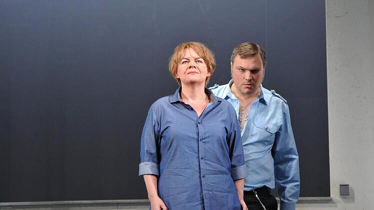 Szene aus Beethovens "Fidelio" am Landestheater Coburg in der Neuinszenierung von Rudolf FreyFoto: Andrea Kremper