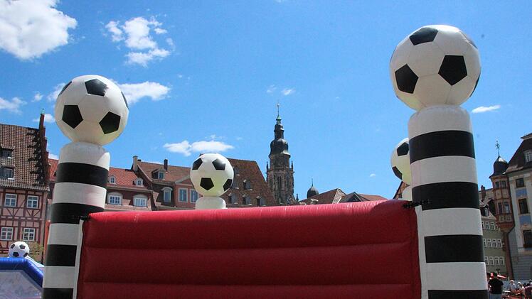 Impressionen vom Jubiläumsturnier des FC FED Olé auf dem Coburger Marktplatz.Oliver Schmidt