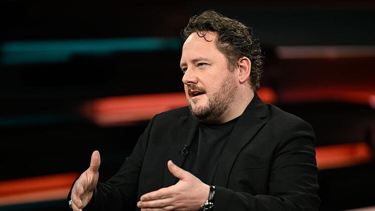 Die Beh&ouml;rde ICE habe zunehmend die M&ouml;glichkeit, "nahezu in Echtzeit-&Uuml;berwachung Menschen zu lokalisieren", sagte Journalist Florian Flade.