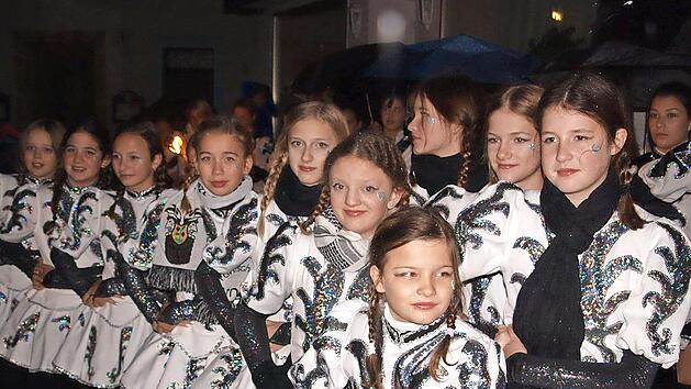 W&auml;hrend anderswo Veranstaltungen zum Faschingsauftakt abgesagt wurden, wird es den Aufmarsch der Garden nach einem Jahr coronabedingter Pause am kommenden Samstag vor dem G&ouml;&szlig;weinsteiner Rathaus wieder geben.