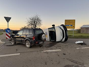 Unfall mit Transporter im Kreis Weißenburg-Gunzenhausen Unfall mit Transporter im Kreis Weißenburg-Gunzenhausen