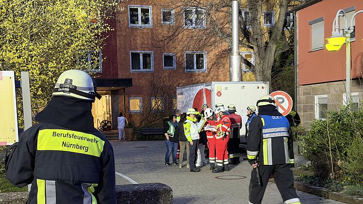 Brand im Seniorenheim: Gro&szlig;einsatz der Rettungskr&auml;fte in N&uuml;rnberg