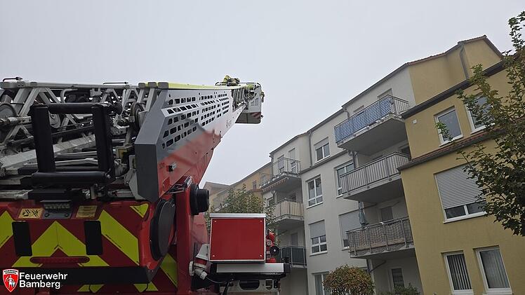 Balkonbrand in Bamberg: Feuerwehr verhindert gr&ouml;&szlig;ere Ausbreitung
