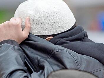Im Kampf gegen einen gewaltbereiten Islam wollen die bayerischen Behörden künftig stärker auf Prävention setzen.  Foto: Boris Roessler,dpa