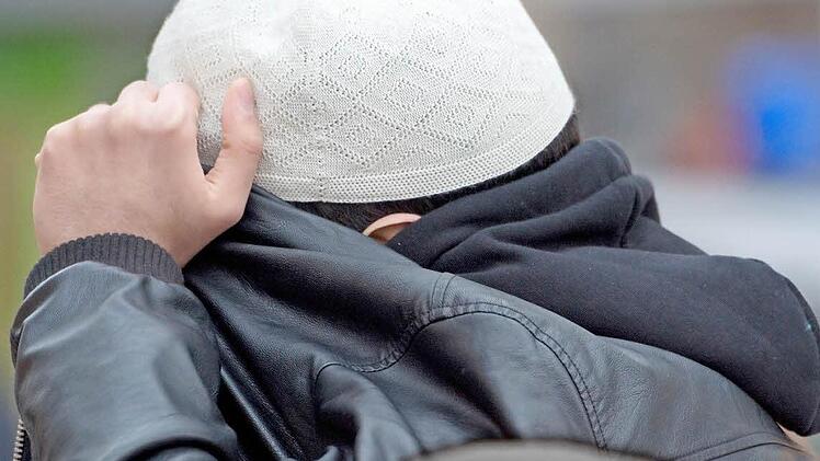 Im Kampf gegen einen gewaltbereiten Islam wollen die bayerischen Behörden künftig stärker auf Prävention setzen.  Foto: Boris Roessler,dpa