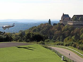 Tolle Lage, aber gef&auml;hrliche Rahmenbedingungen f&uuml;r Piloten: die Brandensteinsebene mit ihrer kurzen Start- und Landebahn. Foto: CT-Archiv/Simone Bastian