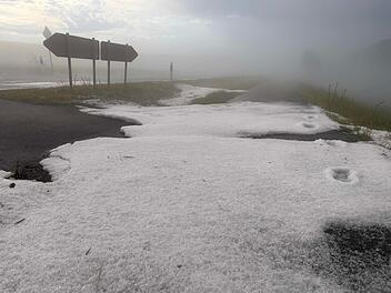 Ein Hauch von Winter im Hochsommer: Hagel und Temperatursturz auf 14 Grad