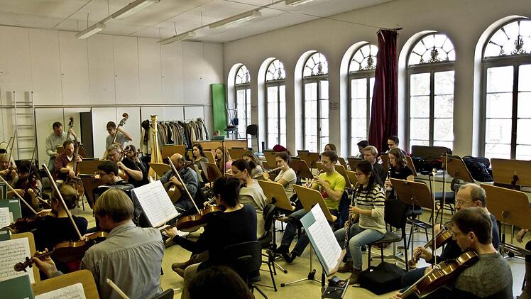 Impressionen von der Probenarbeit für das Mitmachkonzert des Landestheaters.Foto: Jochen Berger