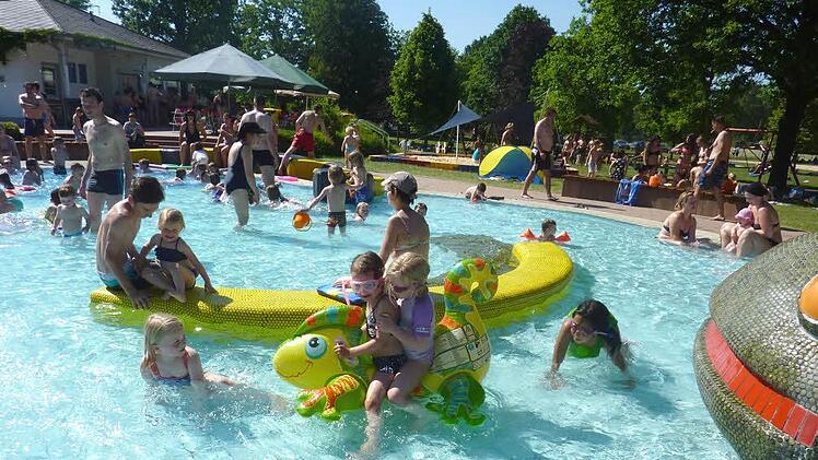 Das Mainleuser Freibad. Foto: Archiv/Jürgen Scheibe