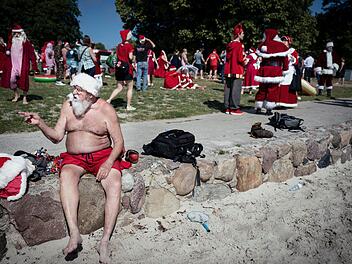 So ähnlich wie auf diesem Foto - aufgenommen beim jährlichen Weihnachtsmannkongress in Dänemark - könnte es am Sonntag auf der Medienwiese aussehen. Foto:  Liselotte Sabroe/Ritzau Scanpix/AP/dpa