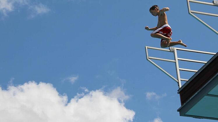 Bald ist der Sprung vom Zehner wieder möglich. Foto: Benedikt Borst/Archiv