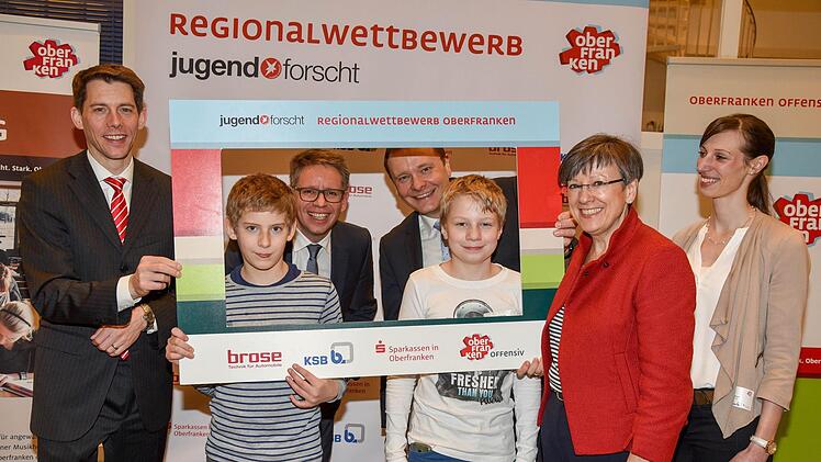 Regionalsieger (von links): Steffen Potstada, Gabriel Paluszek, Michael Stammberger, Frank Ebert,  Janne Reimann, Regierungspräsidentin Heidrun Piwernetz und Ester Buthmann. Foto: privat