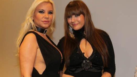 Angie Katze mit Tatjana Gsell (links)
