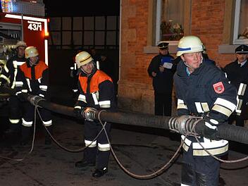 Jeder Handgriff sitzt, jeder weiß, was er zu machen hat.  Fotos: Björn Hein