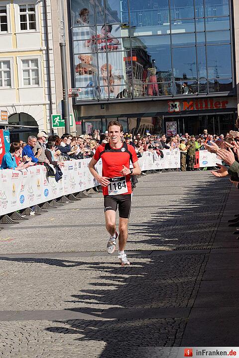 Weltkulturerbelauf 2017 in Bamberg: Der Zieleinlauf am Maxplatz