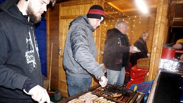 Impressionen vom ersten Türla des Lebendigen Adventskalenders     Foto: Richard Sänger