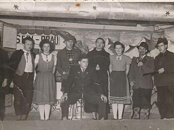 Wer hat noch alte Bilder vom Theaterspielen in Oberweißenbrunn. Der  Rhönklub Zweigverein Oberweißenbrunn sucht solche Schätze. Foto: Winni  Kirchner