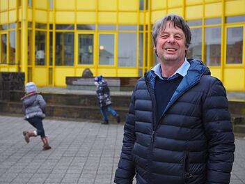 Der Pausenhof der Glockenbergschule gehört zum Einsatzgebiet des Jugendsozialarbeiters Steffen Matuschek.