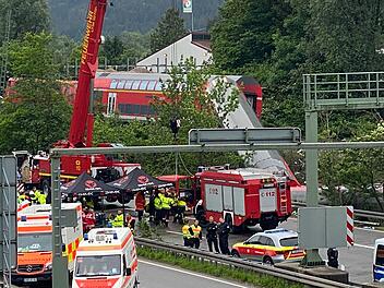 Schweres Zugunglück mit fünf Toten bei Garmisch-Partenkirchen. Jetzt werden Vorwürfe gegen die Bahn laut Schweres Zugunglück mit fünf Toten bei Garmisch-Partenkirchen. Jetzt werden Vorwürfe gegen die Bahn laut
