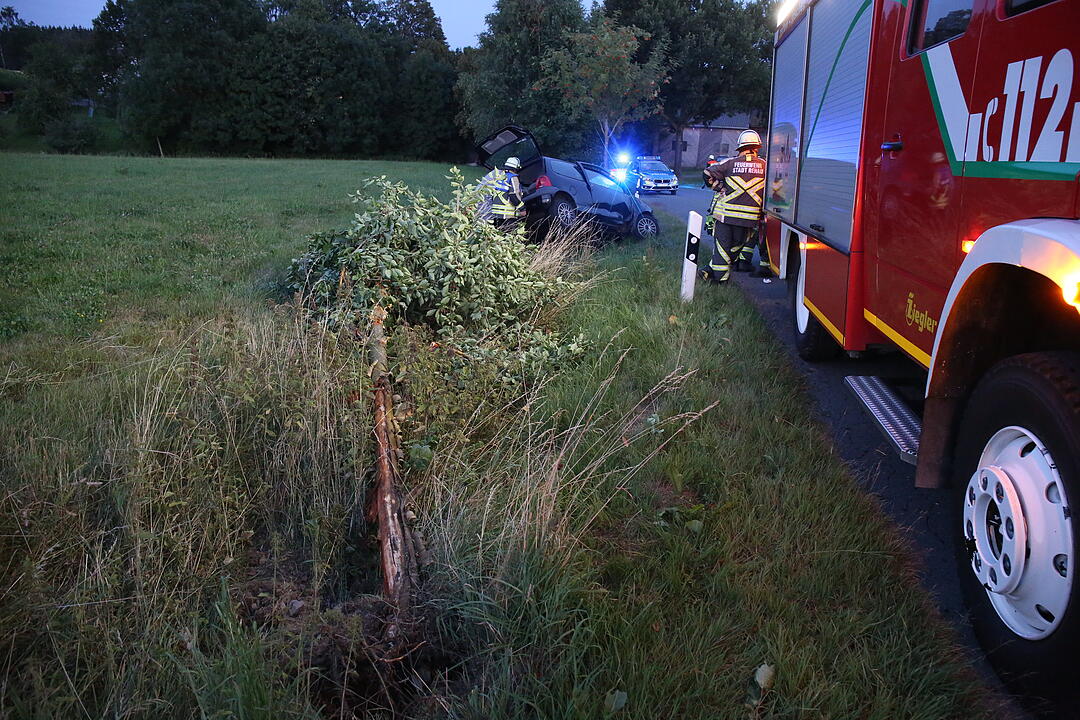 Unfall bei Rehau: Fahranfänger baut Unfall - drei Verletzte