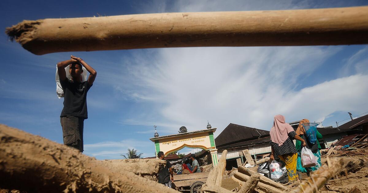 Flutkatastrophe-auf-Sumatra-Zahl-der-Toten-steigt-auf-750