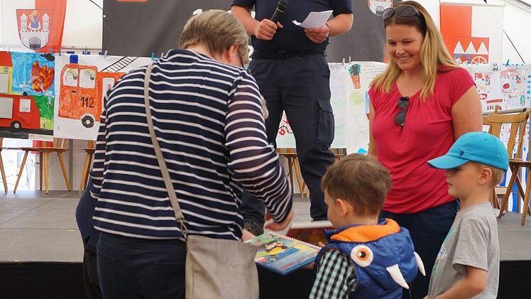 Preisverteilung beim Feuerwehrfest. Foto: Kerstin Denner-Kleren