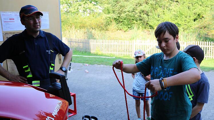 Auch verschiedene Feuerwehrknoten wurden erlernt. Foto: Janina Reuter-Schad