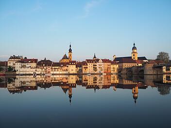 Kitzingen: Kirchweih und verkaufsoffener Sonntag locken in Innenstadt - so lange sind die Gesch&auml;fte ge&ouml;ffnet