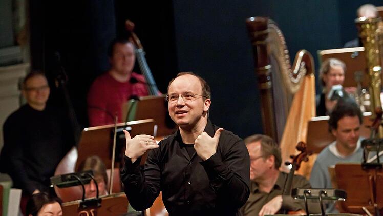 Mit anschaulichen Erläuterungen führte Roland Klutttig durch Claude Debussys "La Mer".