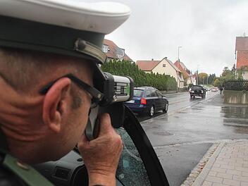 Die Polizei nimmt die Raser in Visier. Foto: Michael Busch, Archiv