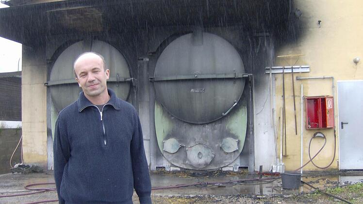 Peter Schubert am Tag nach dem Brand. Foto: Malbrich