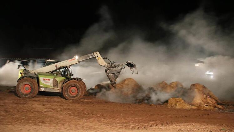 Eindrücke vom Brand in Haard in der Nacht auf Sonntag. Foto: Ralf Ruppert