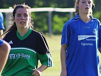 Der TSV Drügendorf (blaue Trikots) sah sich einer gegnerischen Übermacht gegenüber: In der Kreisklasse 1 unterlag der TSV dem Spitzenreiter aus Langensendelbach mit 0:13.  Foto: Matthias Gösswein