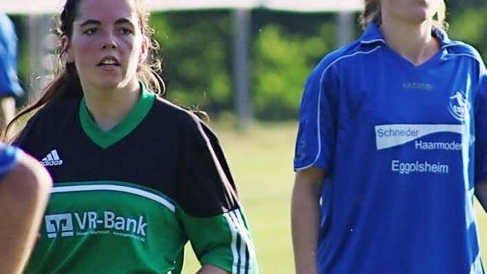 Der TSV Drügendorf (blaue Trikots) sah sich einer gegnerischen Übermacht gegenüber: In der Kreisklasse 1 unterlag der TSV dem Spitzenreiter aus Langensendelbach mit 0:13.  Foto: Matthias Gösswein